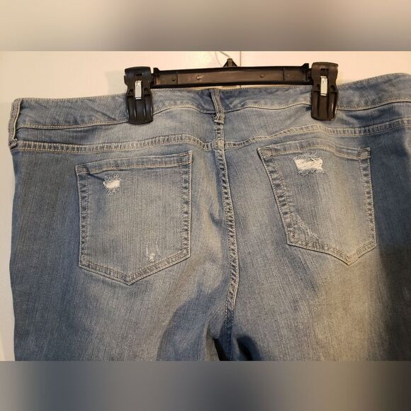 Plus Size Distressed Boyfriend Jeans Light Wash Ripped Denim Stretchy Cuffed Hem - Picture 8 of 9